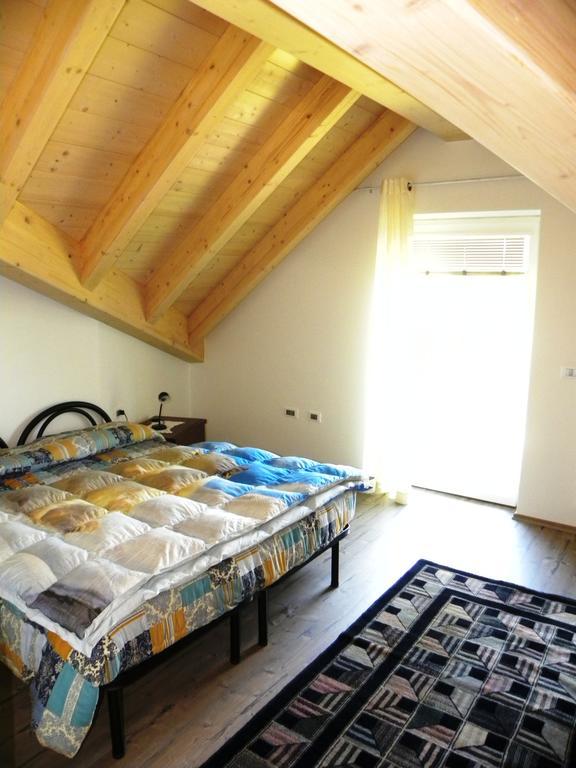 Casa De Val Lägenhet Calceranica al Lago Rum bild