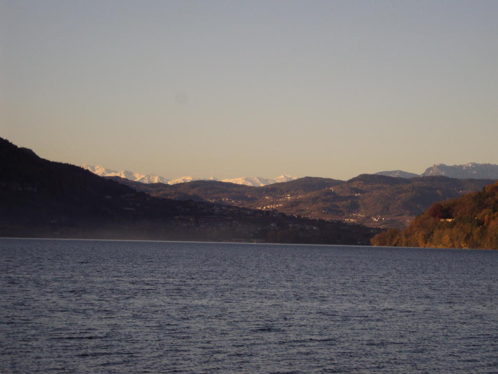 Casa De Val Lägenhet Calceranica al Lago Exteriör bild