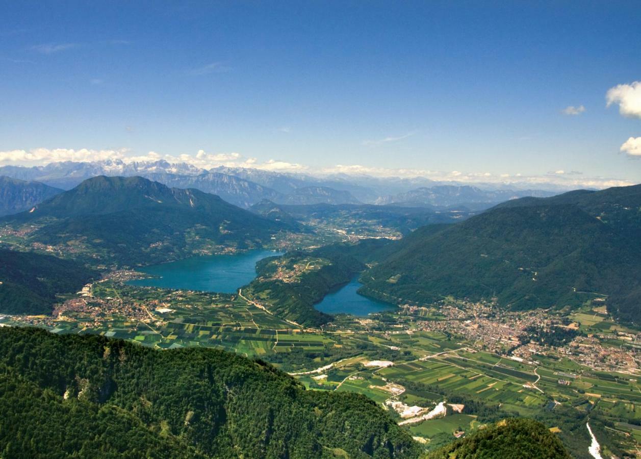 Casa De Val Lägenhet Calceranica al Lago Exteriör bild